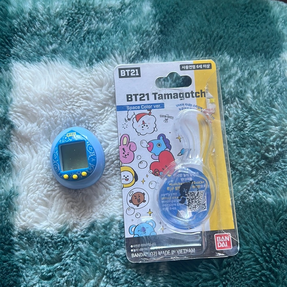 Dead stock BTS BT21 tamagotchi space color version rare